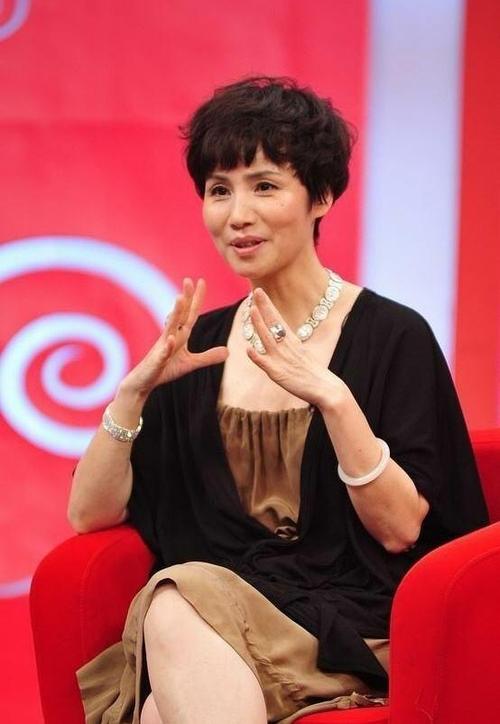 不过张天蔚并没有放在心上,而是悉心照顾徐俐前夫的孩子,以至于没有和