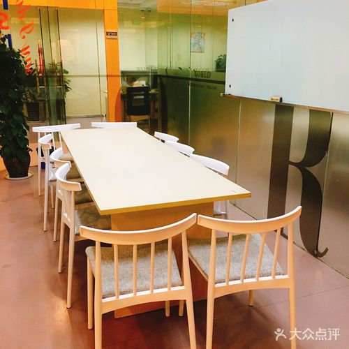 salon class 沙龙教室 6-8人沙龙课堂,鼓励学员用英语交流及运用