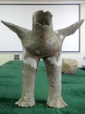 陕西神木石峁遗址发现4000年前大型陶鹰
