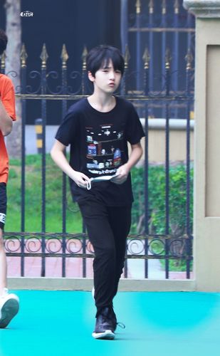 树人小学严浩翔小朋友认真做体操系列 巴蜀中学严浩翔小朋友做体操