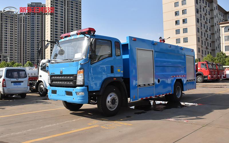 欧洲消防车用户:订购蓝色重汽单桥8吨水罐消防车