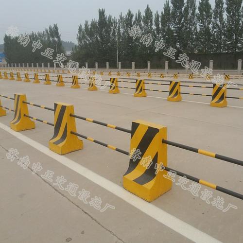 高速公路高度80cm隔离墩,交通隔离墩,种类齐全,闪电发货