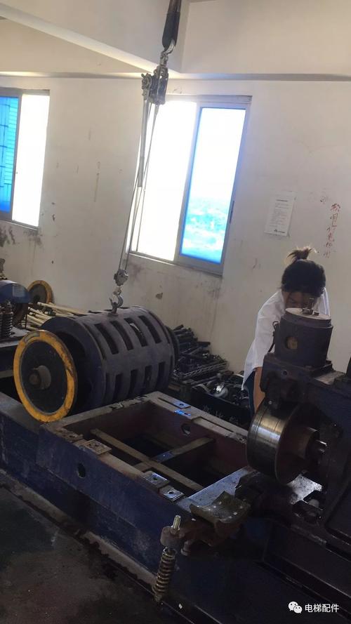 限速器钢丝绳出油泥哭瞎了怎么办