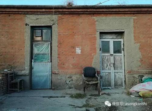 上世纪六七十年代,辽一师教师及家属子弟所住的红砖平房(张松摄)