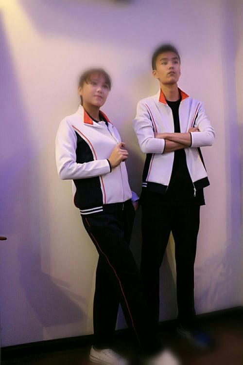 成人中专的校服展示
