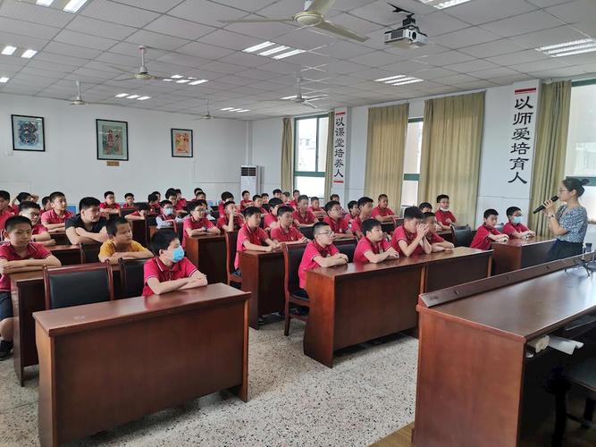 拥抱青春 从心出发 ——嘉善县逸夫小学开展青春期心理健康知识讲座