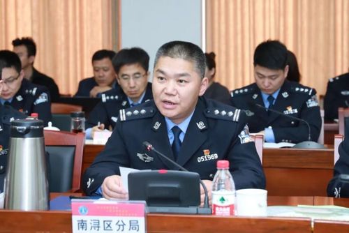 抢"鲜"看 市局在家局领导,市局机关各部门政委,各区县公安(分)局局长