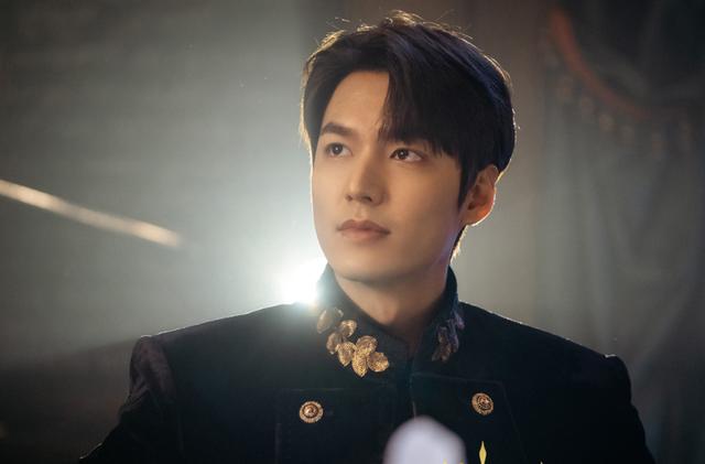 李敏镐《the king永远的君主》剧照,温文尔雅,绅士十足