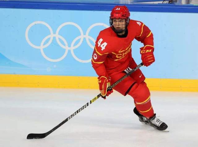 2——丽贝卡——中国冰球运动员——原籍美国明尼苏达州