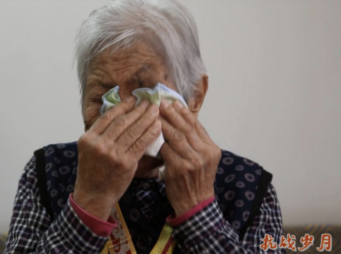 回忆当年参军时的经历,孟广兰老人激动流泪