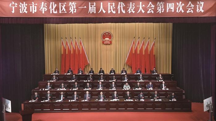区委书记高浩孟出席会议并讲话.