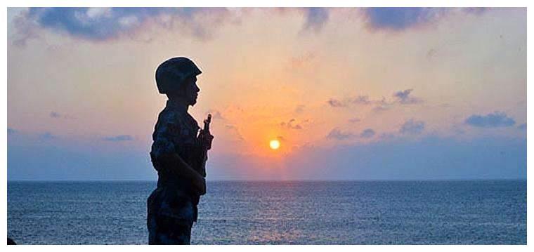 两个士兵共同站岗为何只配一把枪当年的教训太惨痛