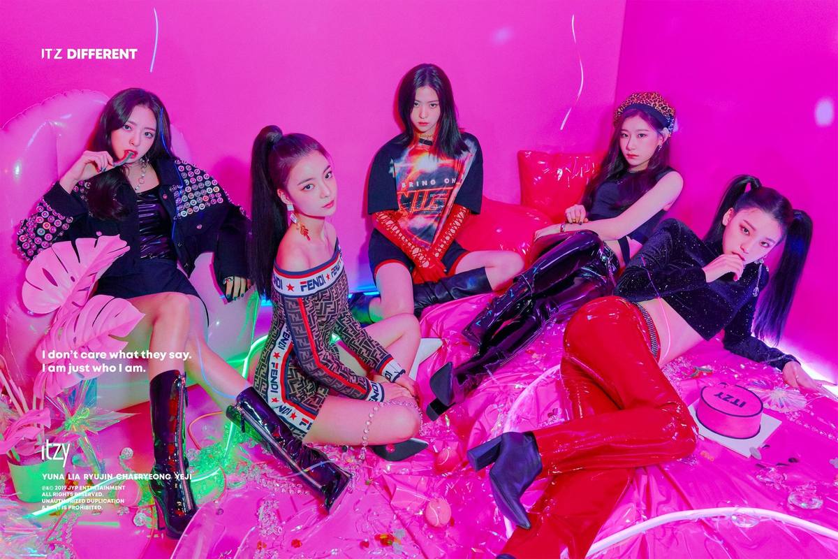 公司jpy推出的新女团itzy在甜美中都带有着明显的"girl crush"风格