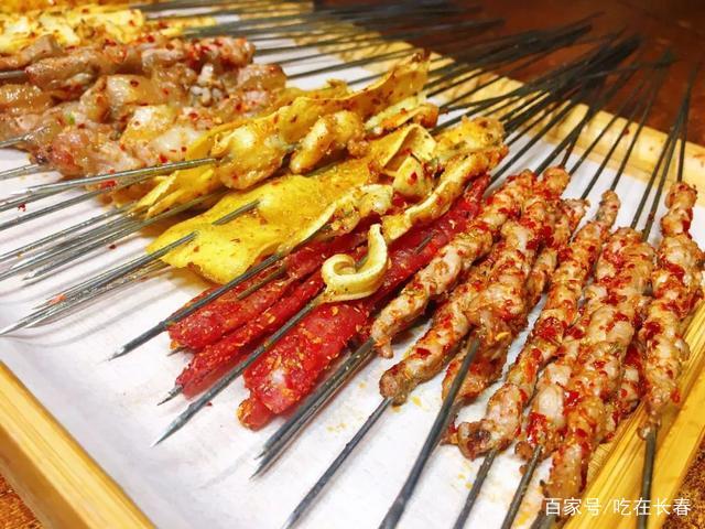 三分熟配小酒,小串子整上一宿,长春这家烧烤留下味蕾