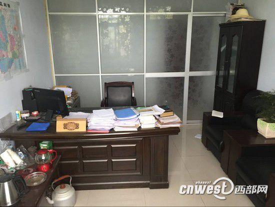 洋县一村民在镇党委副书记办公室上吊身亡(组图)