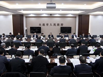 肖盛峰主持会议并讲话,市委常委,常务副市长曹爱华,副市长朱程清,卢林