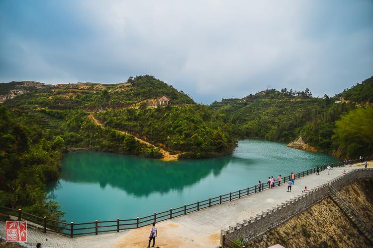 同安军营村七彩池