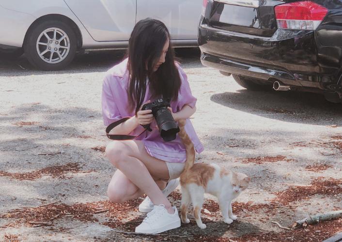 倪妮ins更新私照可爱的饲猫少女上线啦