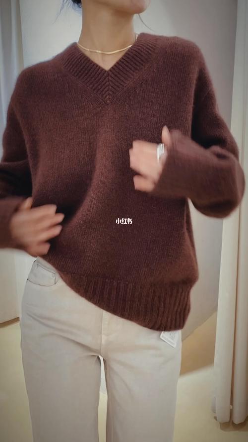 鸡心领毛衣_毛衣_项链_时尚_穿搭