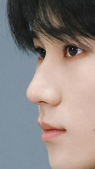 爱妻可以分享一些张真源气质很清冷矜贵的图吗