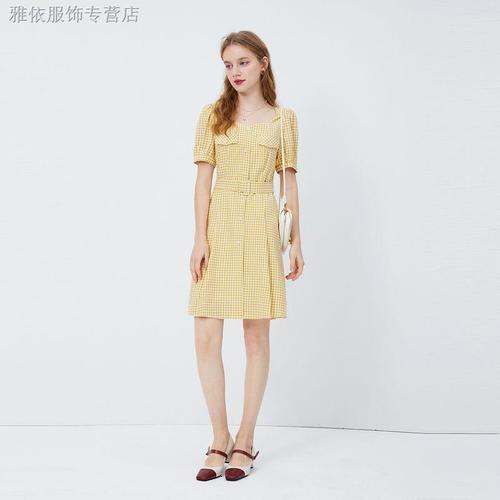 2021夏款女装流行图片,2021女士最新搭配穿法 秋水伊人格纹连衣裙2021年夏新款女装气质方领撞色中