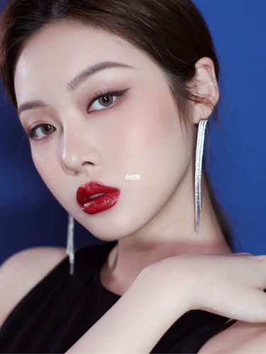 女明星红毯灵感妆容|超a红唇妆_女明星_妆容_红唇妆_卡姿兰怎么样