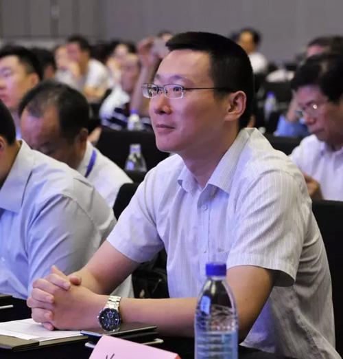 盛虹集团有限公司常务副总经理唐俊松作为本次会议盛虹集团的代表