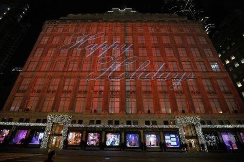 saks fifth avenue周一推出圣诞橱窗