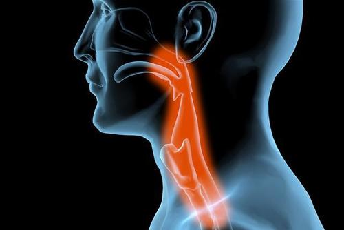 咽喉痒还干咳,别吃抗生素,用这个方法好得快