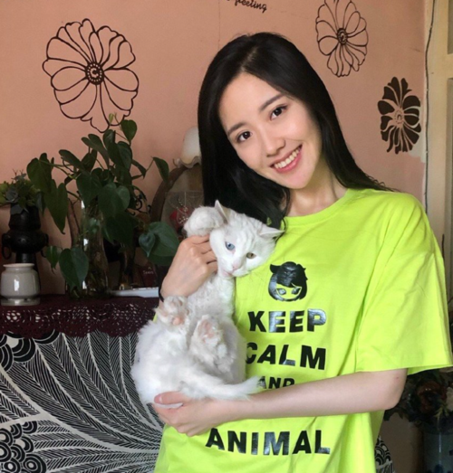 9亿,除了创3节目组,想不出还有谁需要她的热度.