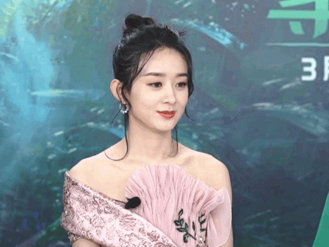 消息赵丽颖做客寻龙传说电影直播间迪士尼在逃公主一身粉裙彰显甜美