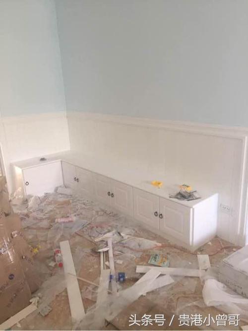 辛苦五个月装修,餐厅卡座很实用,用砖砌的电视柜,估计 你没见过