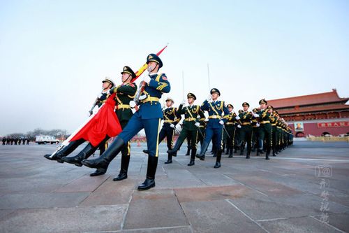 从2018年1月1日早晨开始,天安门广场升降国旗仪式,首次由人民解放军