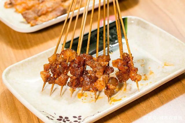 鲜美嫩口,趁热更好吃~『烤牛筋肉』十分弹牙,硬生生让人把嘴都吃叼了