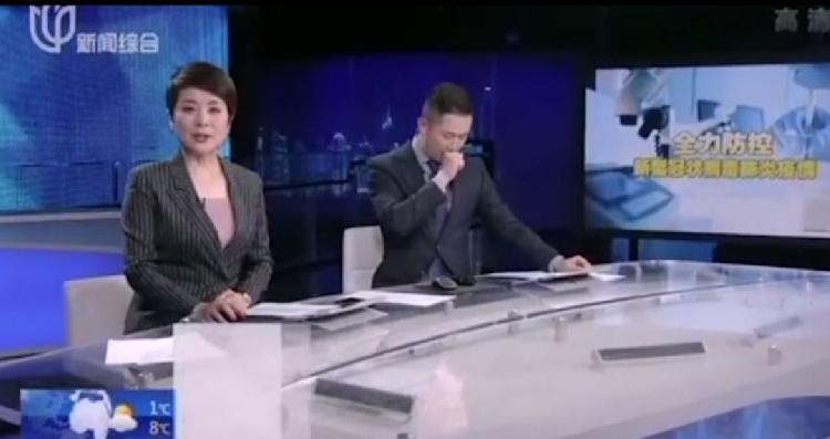 在当晚直播的一开始, 徐惟杰在说开场白时, 就能明显听到喉部的痰音.