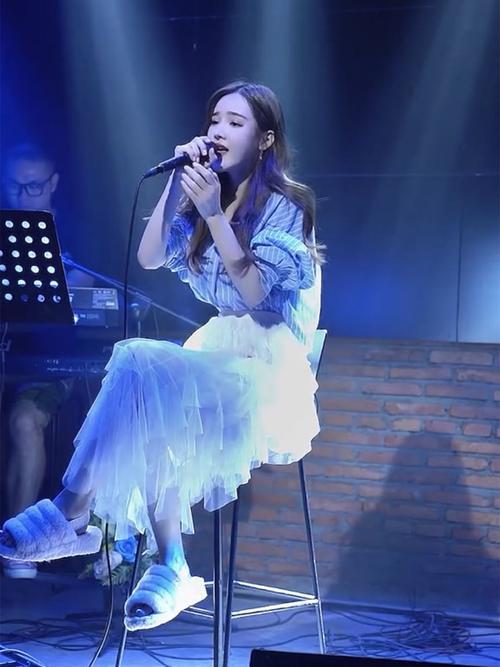 戴羽彤休闲038915开始外套西装春夏秋冬