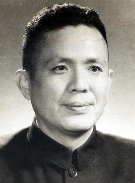 何伟