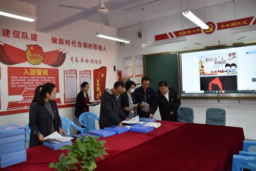 周口市中学团校建设专项督导评估领导组莅临二十二中