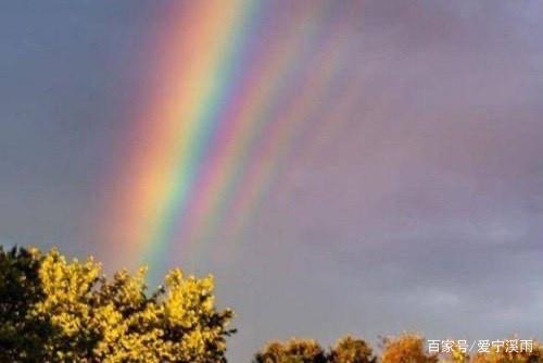 难得一见的美丽彩虹
