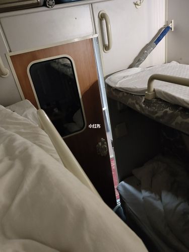 k开头的火车卧铺车厢,这个车门,我摆弄了2分钟,不知道