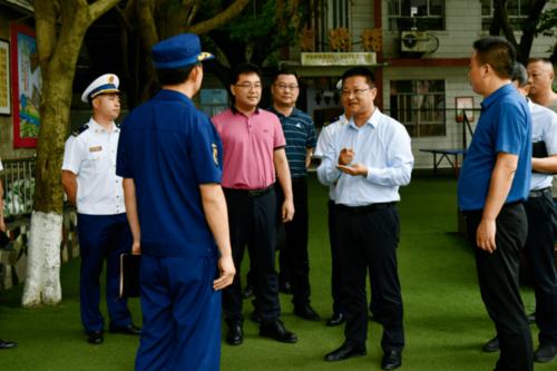 【綦江政事】罗成在调研检查校园安全工作时强调 为学生健康成长营造