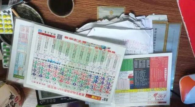 通过微信,电话,现场投注方式接受他人投注"澳门,香港六合彩生肖私彩"