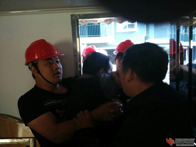 枝江市安福寺镇玛瑙明珠开发商余瑞鑫带领黑社会强占土地