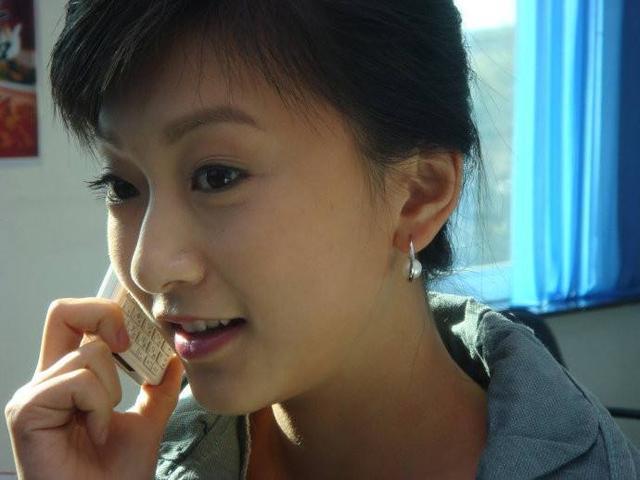 乡村爱情里李秋歌的扮演者金玫玫,乖巧可爱!网友:最喜欢小虎牙!