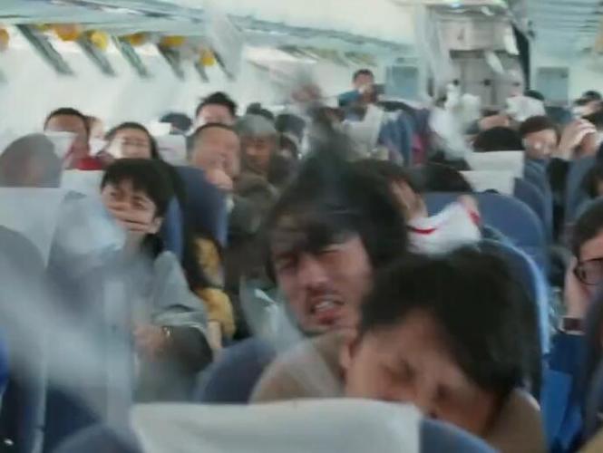 中国机长真实事件川航3u8633紧急事件真实过程被还原令人感动