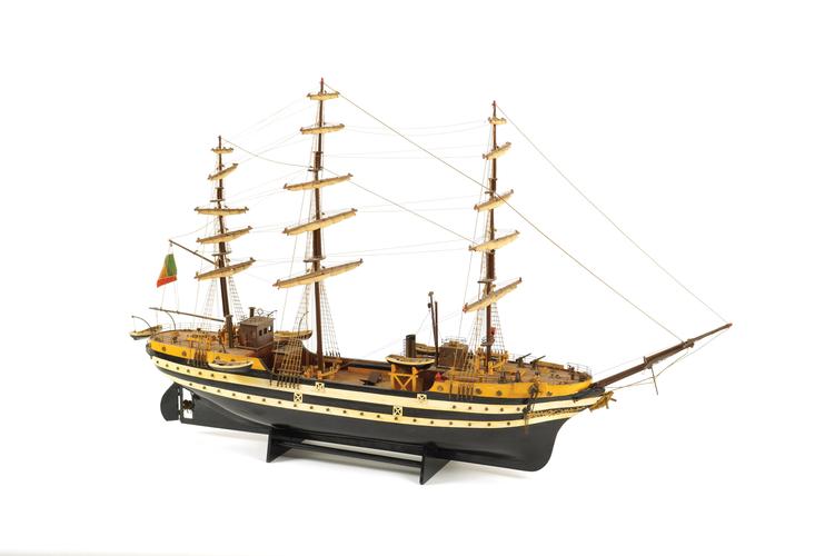 a wood "amerigo vespucci" ship model 20th century 67x108x24 cm.