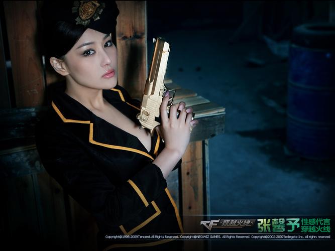 cf壁纸《张馨予·性感代言穿越火线》()
