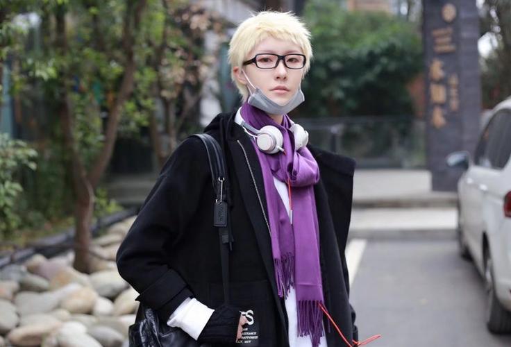 白辰:我是一名coser,性别女生没跑,身高180cm,所以经常反串出一些男性