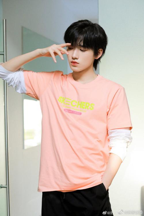 宋亚轩蓝白针织马甲##宋亚轩让大家叫他轩哥