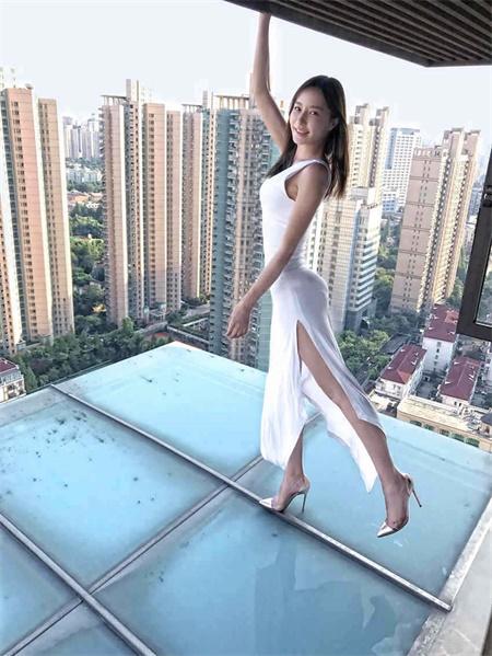 韩雨芹的美照中,混入了一张奚梦瑶的美照,眼尖的你能